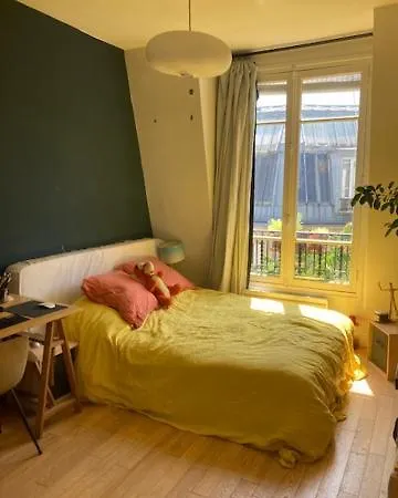 Un Loft Avec Verriere Sous Les Toits Apartmán *